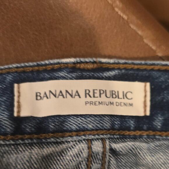 Banana Republic Boyfriend Distressed Jeans in Ava Wash – EUC Size 24P - Picture 3 of 4